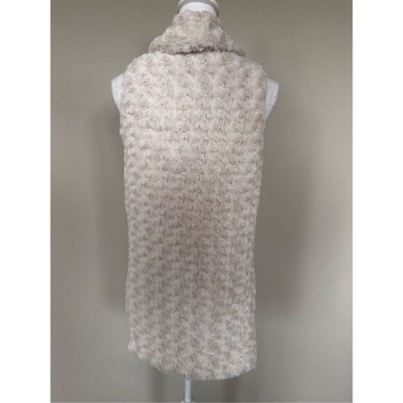Altar’d State Plush Faux Fur vest - Picture 7 of 8